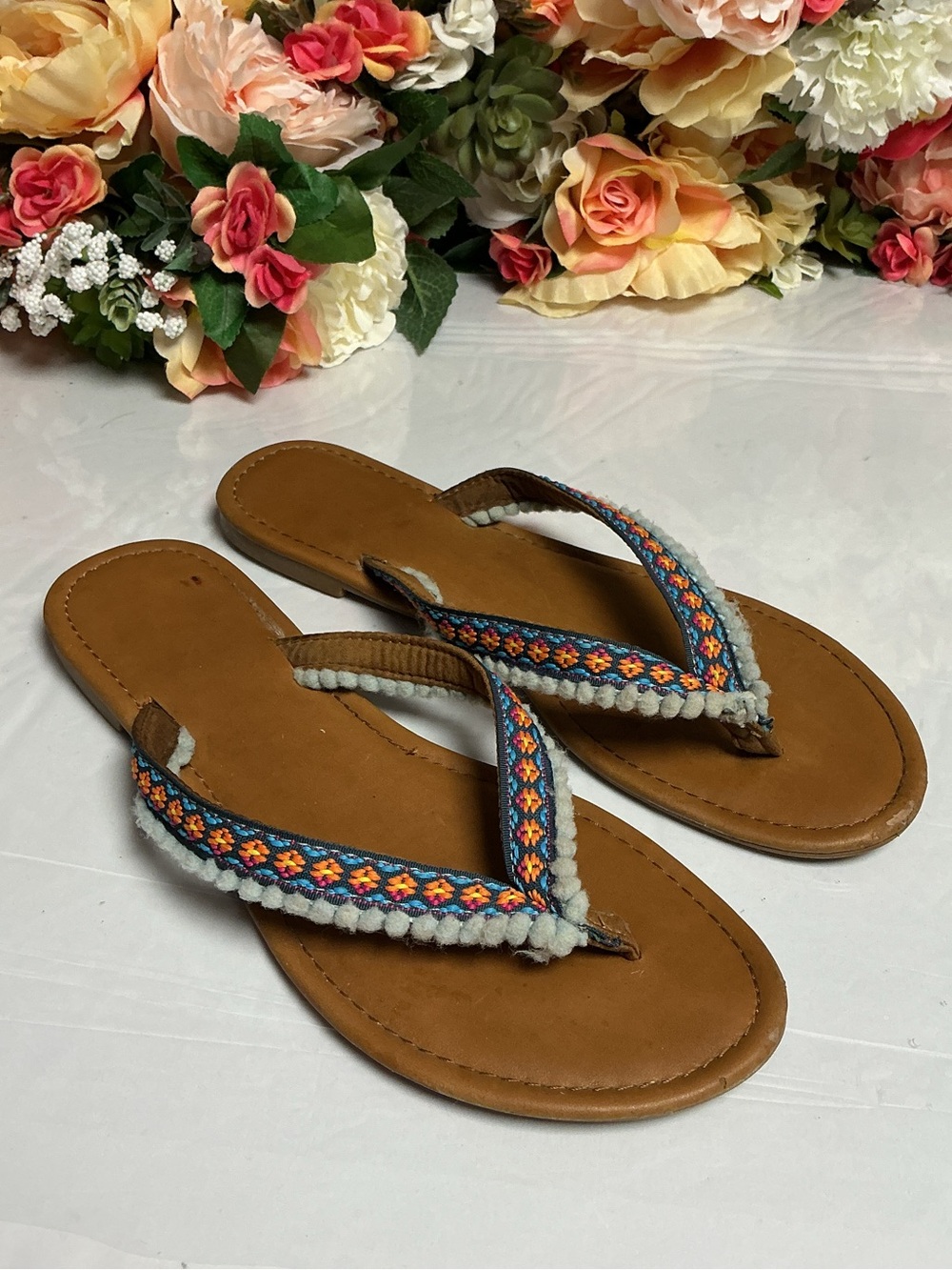 Joe Boxer Embroidered Floral Pom-Pom Thong Sandals Tan Multicolor Size 9